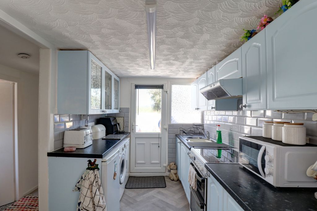 Property photo 2 of 20 Kitchen 1.1