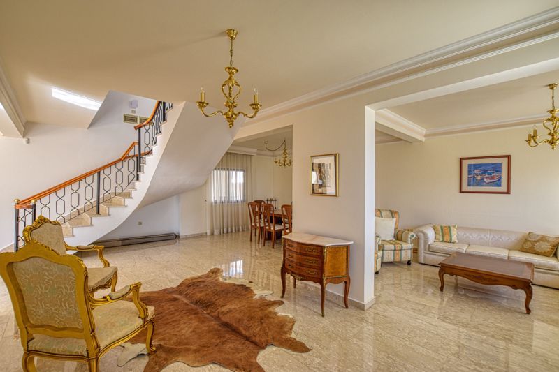 Property photo 3 of 27 Formal...