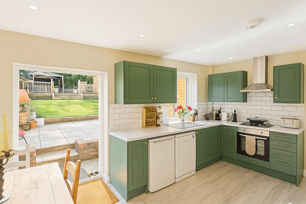 Property photo 3 of 13 Kitchen