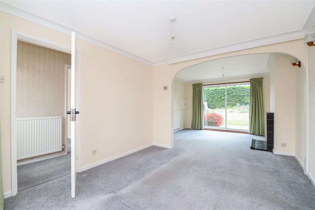 Property photo 2 of 27