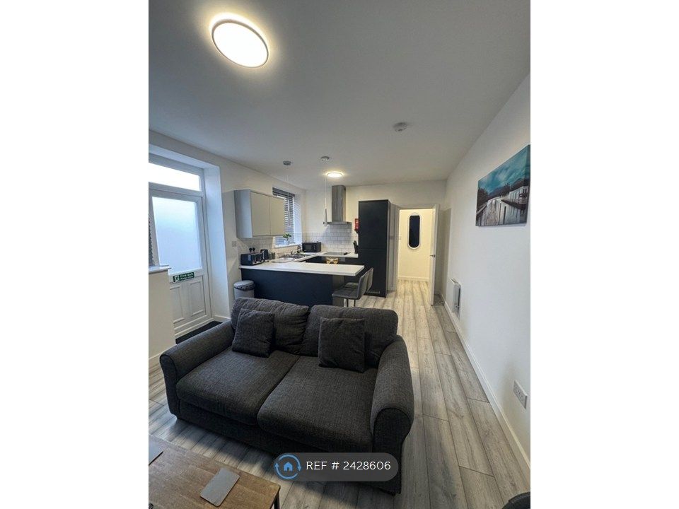 Property photo 3 of 7 Kitchen