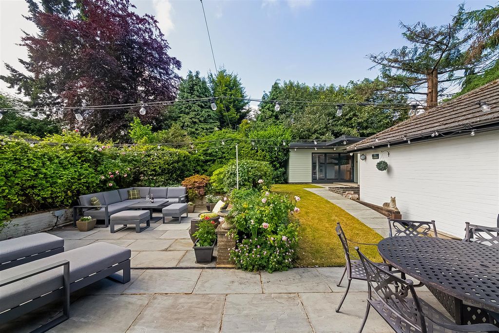 Property photo 2 of 16 Outside