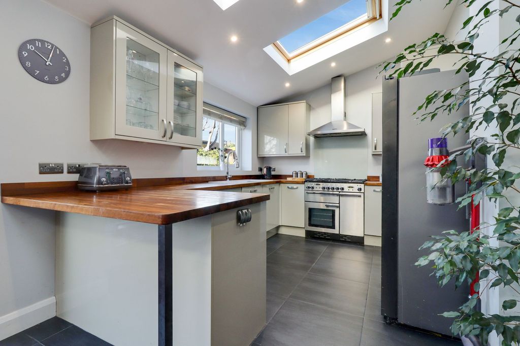 Property photo 3 of 23