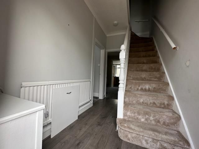 Property photo 2 of 11 Hall