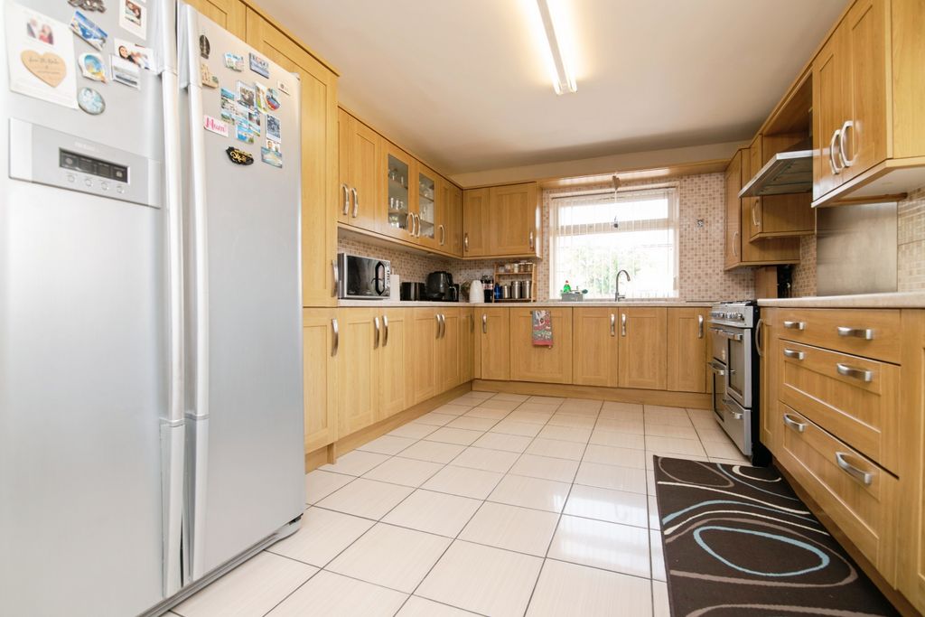 Property photo 2 of 14 Kitchen