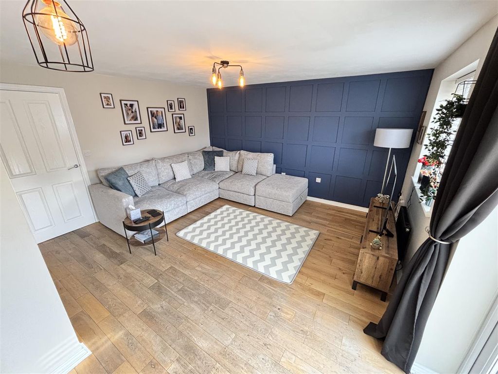 Property photo 2 of 15 Open Plan Living And Dining Room