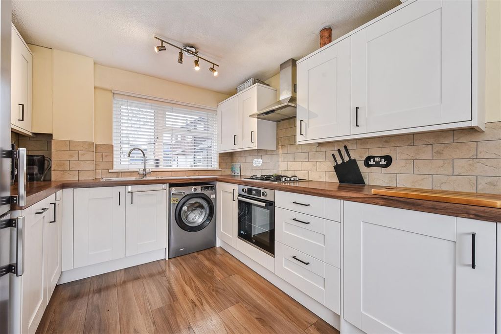 Property photo 2 of 22 Ph7_6349938.Jpg