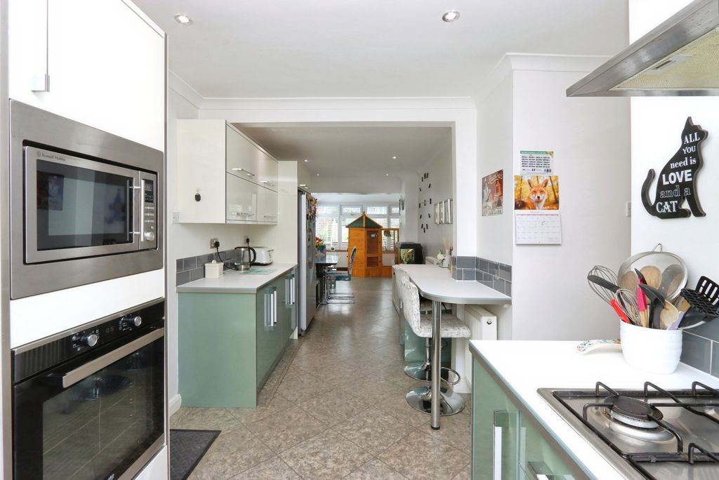 Property photo 3 of 26 Kitchen