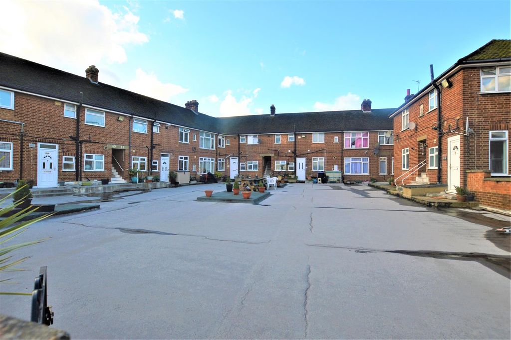 Property photo 1 of 11 Court Yard