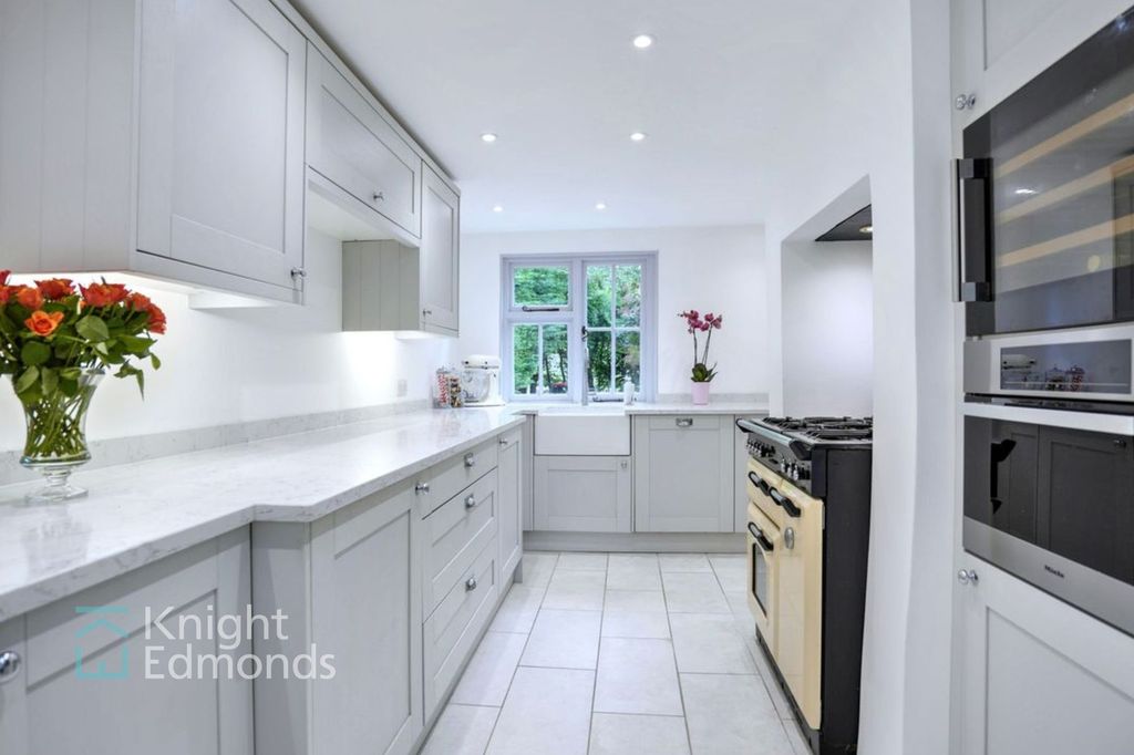 Property photo 2 of 29 Kitchen