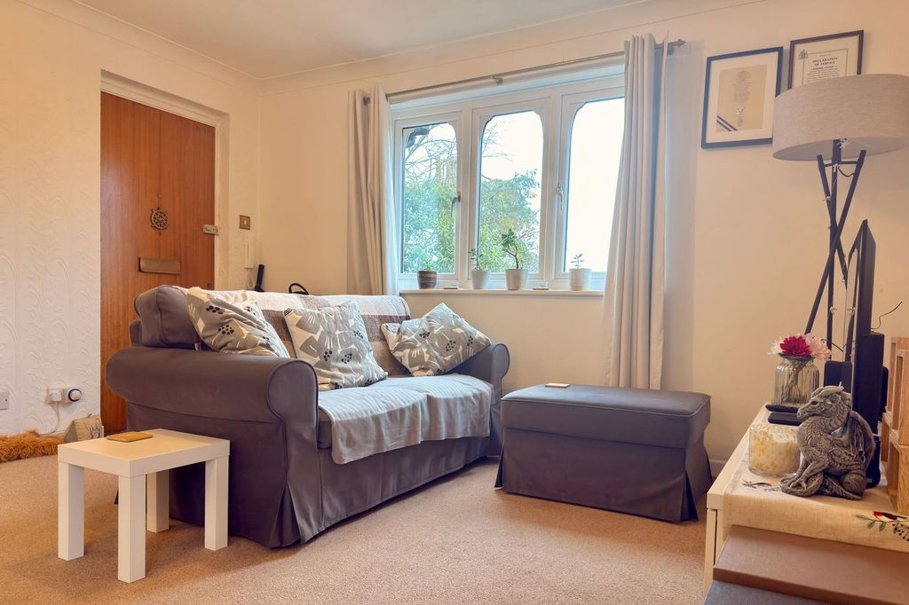 Property photo 2 of 8