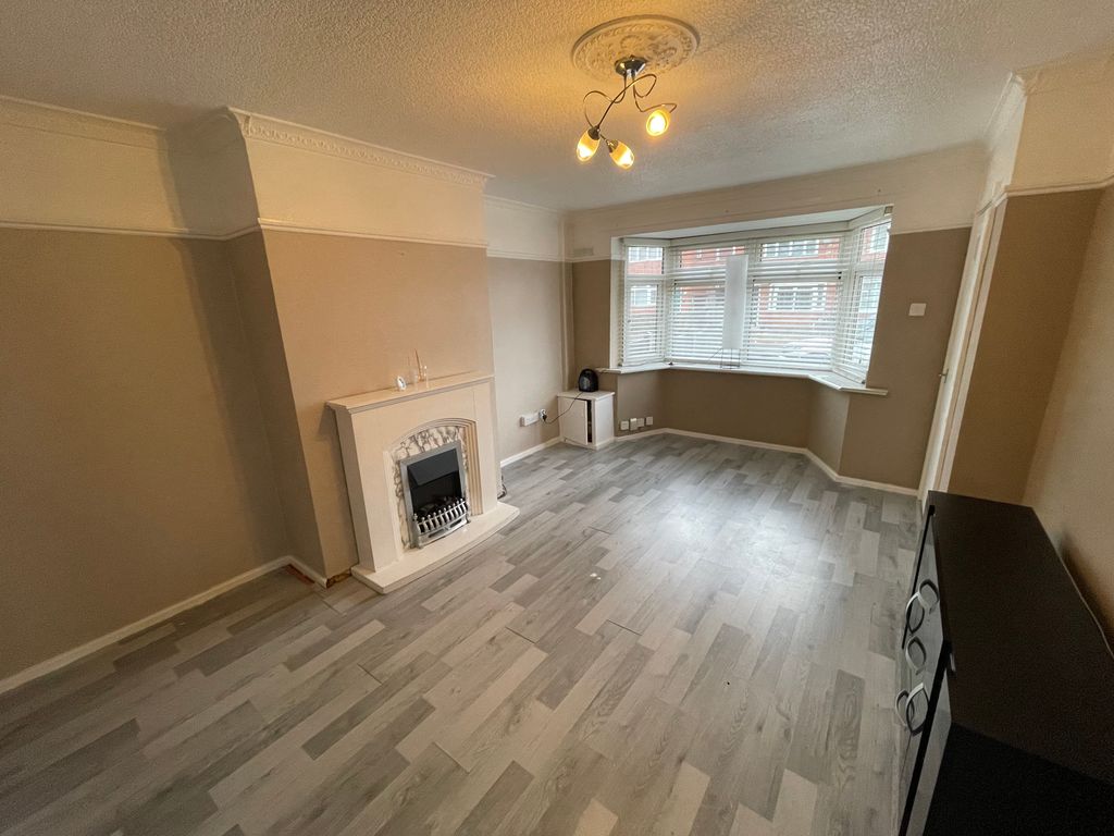 Property photo 3 of 6 Living Room