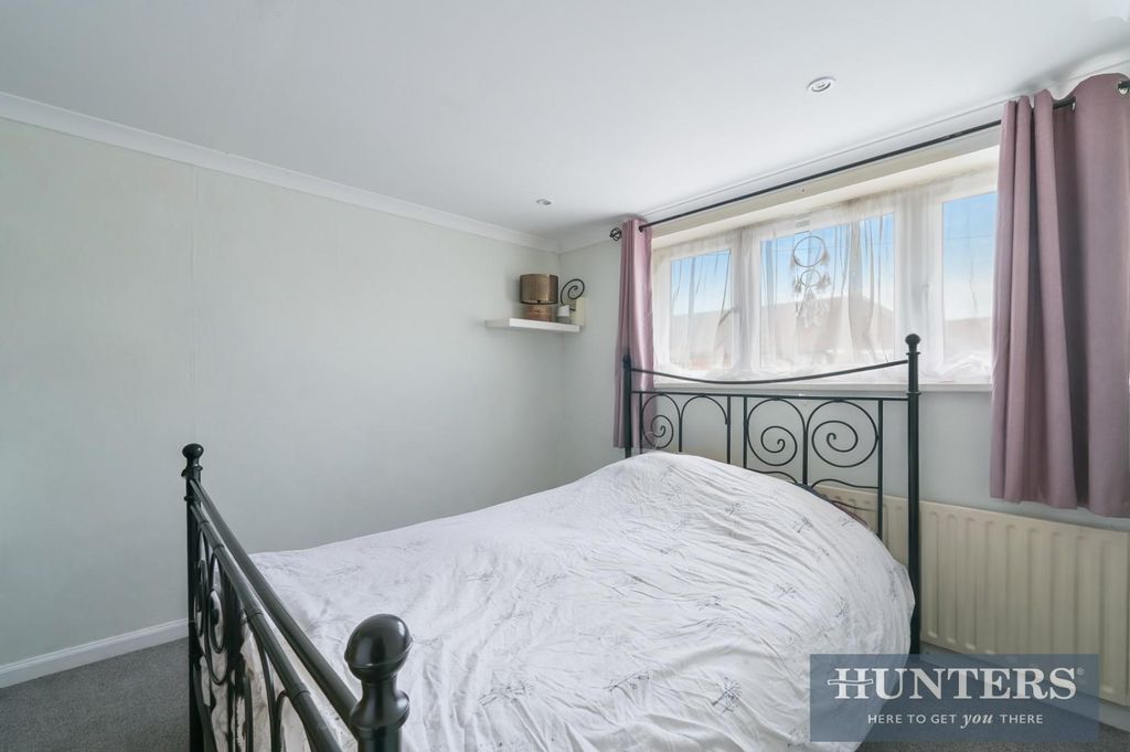 Property photo 3 of 8 Sparrow Farm Drive,  (6).Jpg