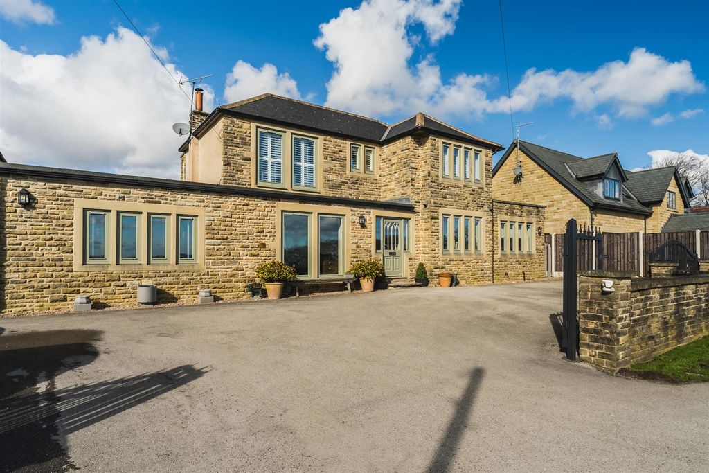 Property photo 1 of 39 Exterior And Gardens