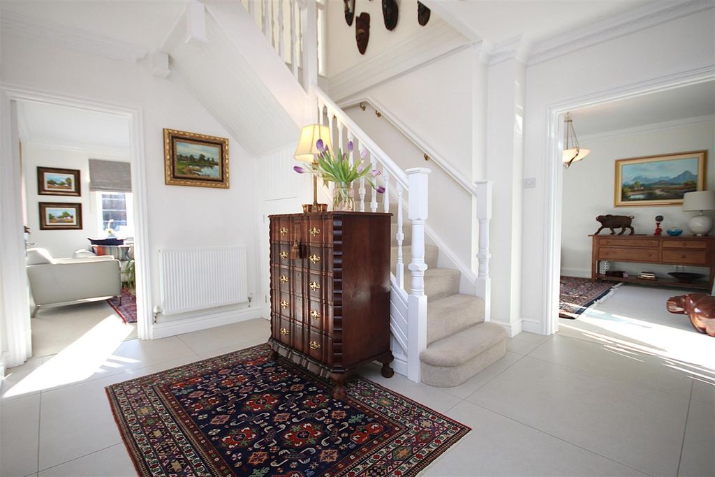 Property photo 3 of 40