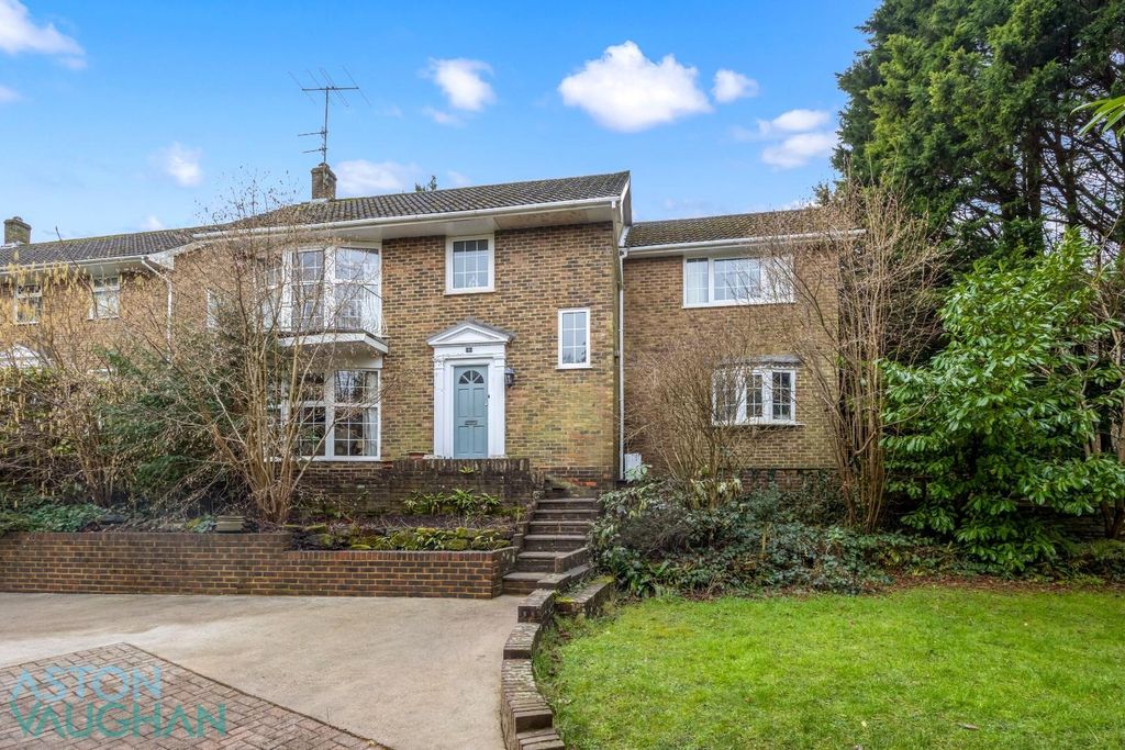 Property photo 1 of 32