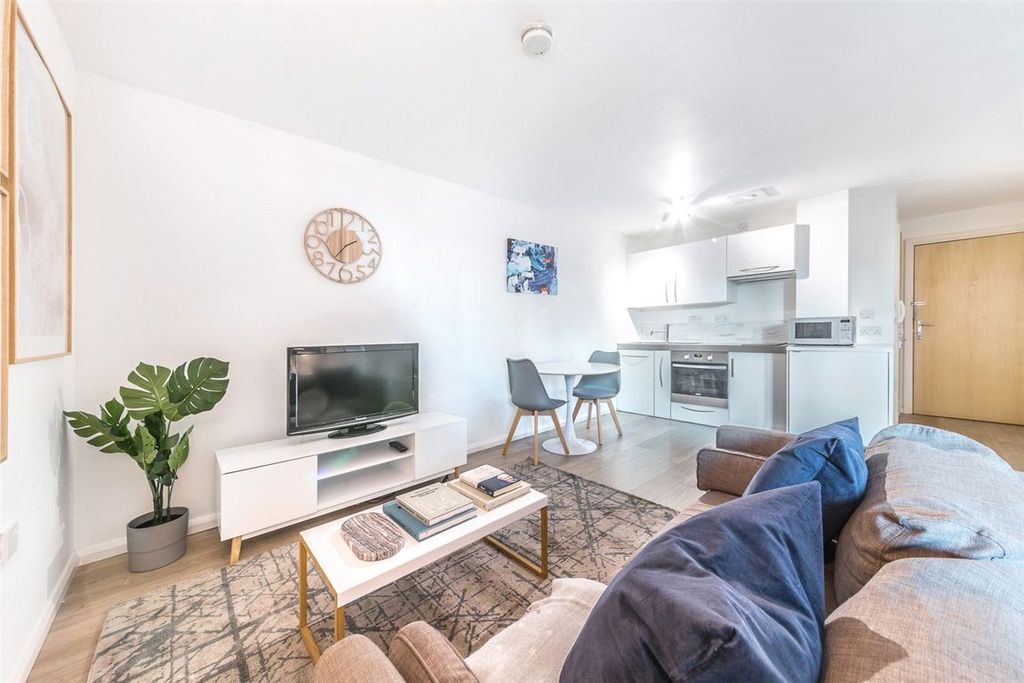 Property photo 2 of 8