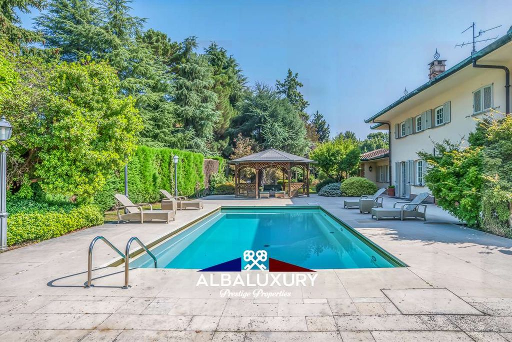 Property photo 2 of 41