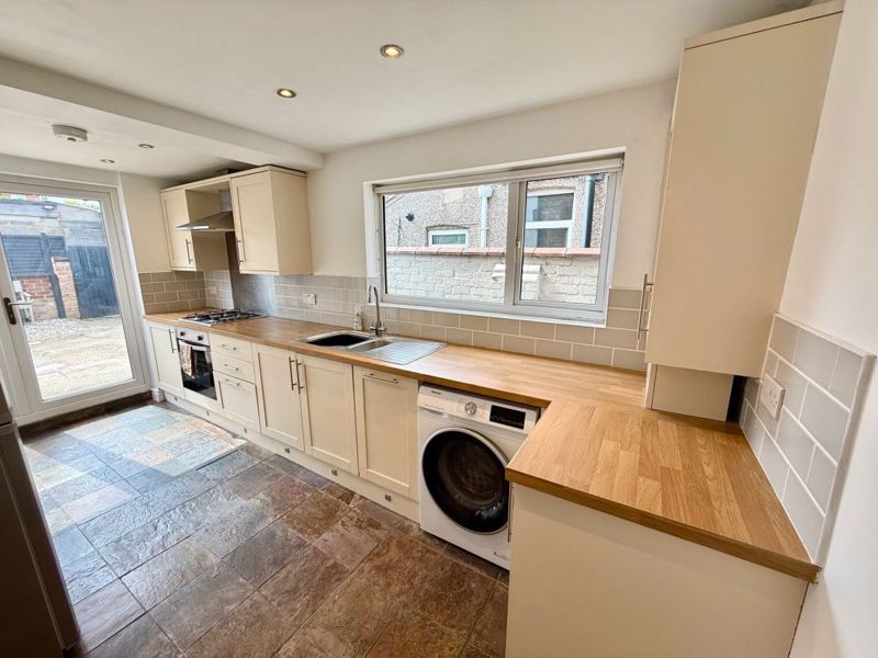 Property photo 3 of 11 Kitchen