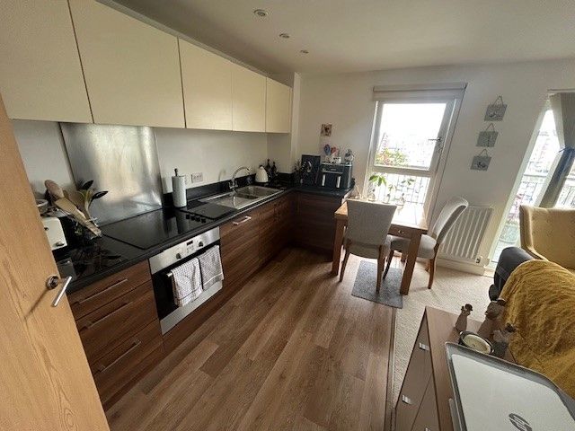 Property photo 3 of 7 Kitchen