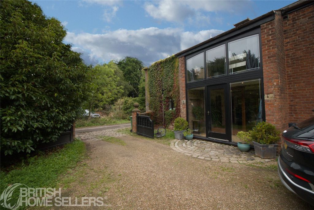 Property photo 1 of 44 Picture No. 23