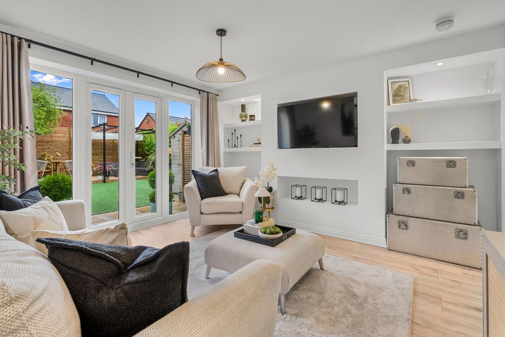 Property photo 2 of 27