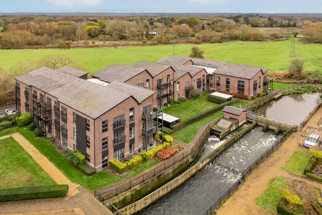 Property photo 1 of 17