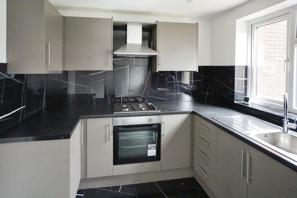 Property photo 2 of 14 Kitchen