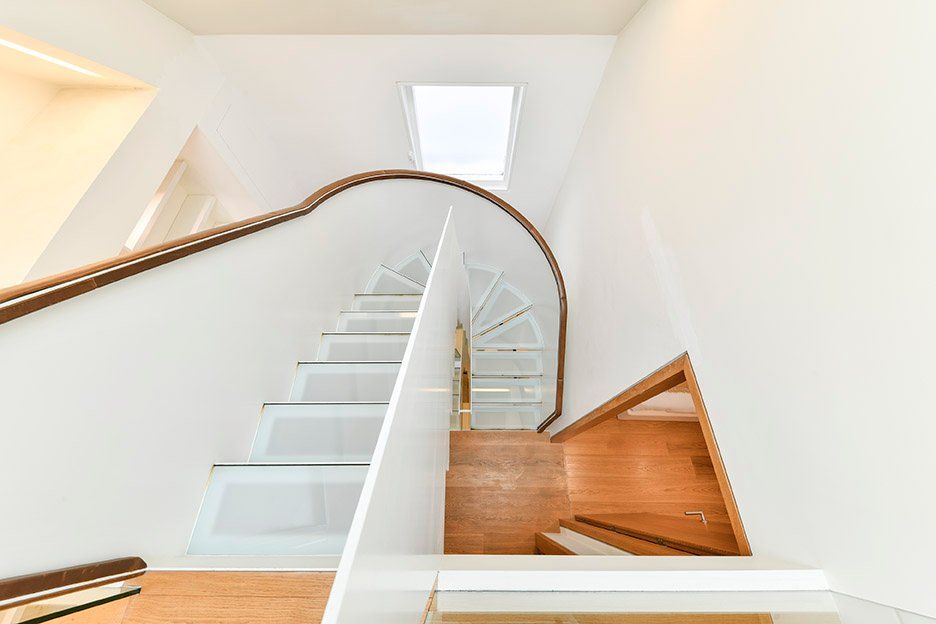 Property photo 3 of 11 Staircase
