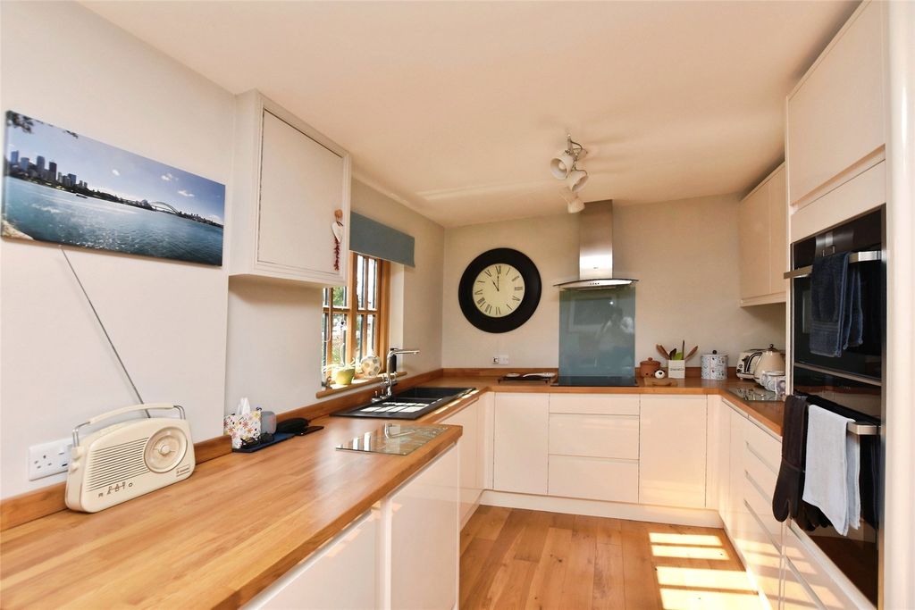 Property photo 2 of 15 Kitchen