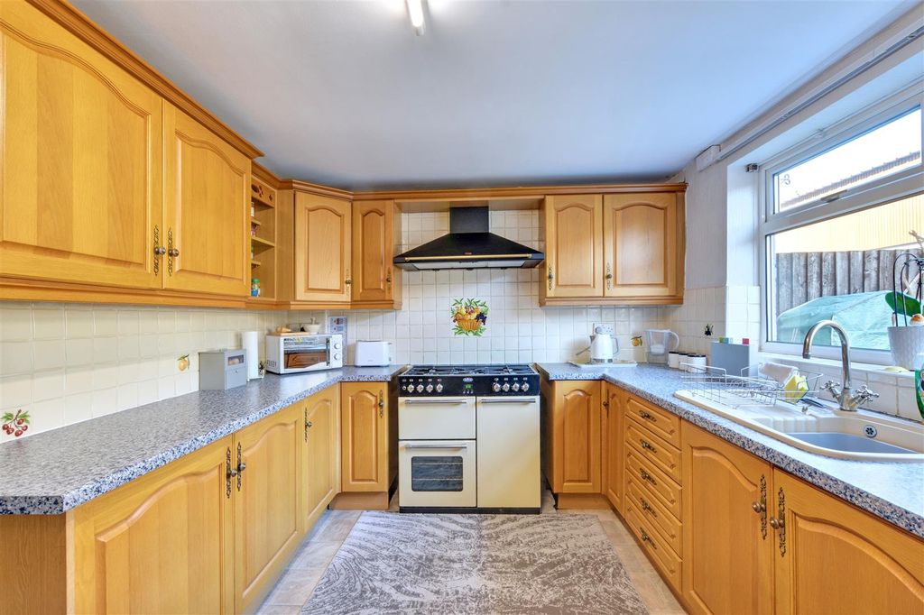 Property photo 3 of 15 Kitchen_2.Jpeg