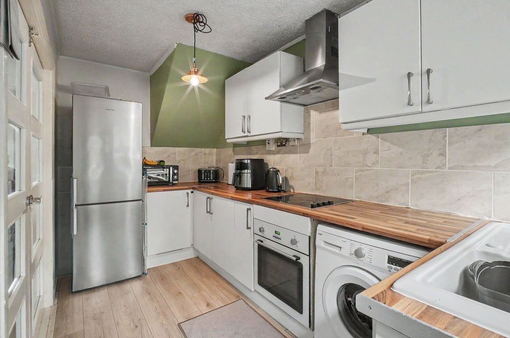 Property photo 3 of 17