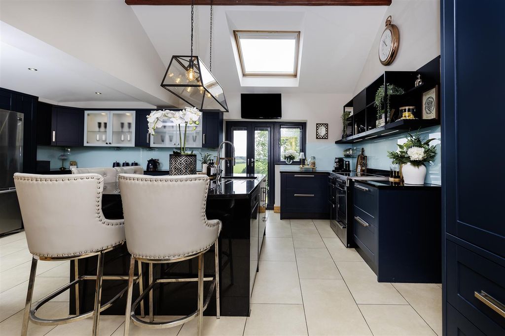 Property photo 2 of 89 Breakfast Kitchen