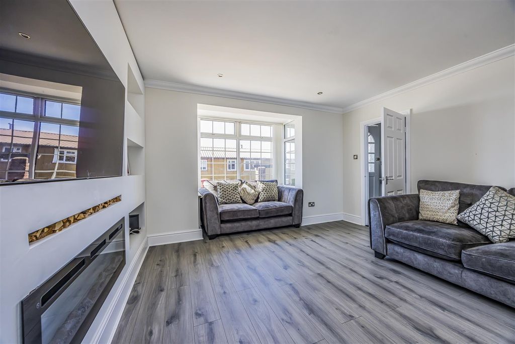 Property photo 3 of 12 Chedworth Crescent, Paulsgrove-Porticomarketing-Ne