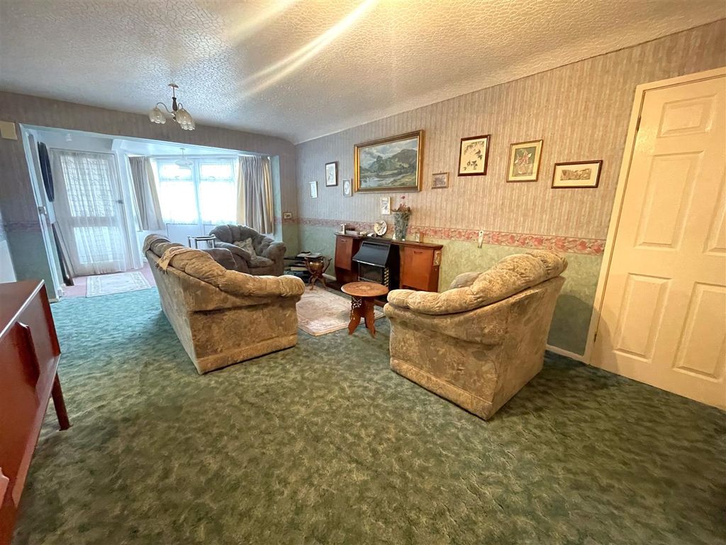 Property photo 3 of 15 Lounge.Jpg