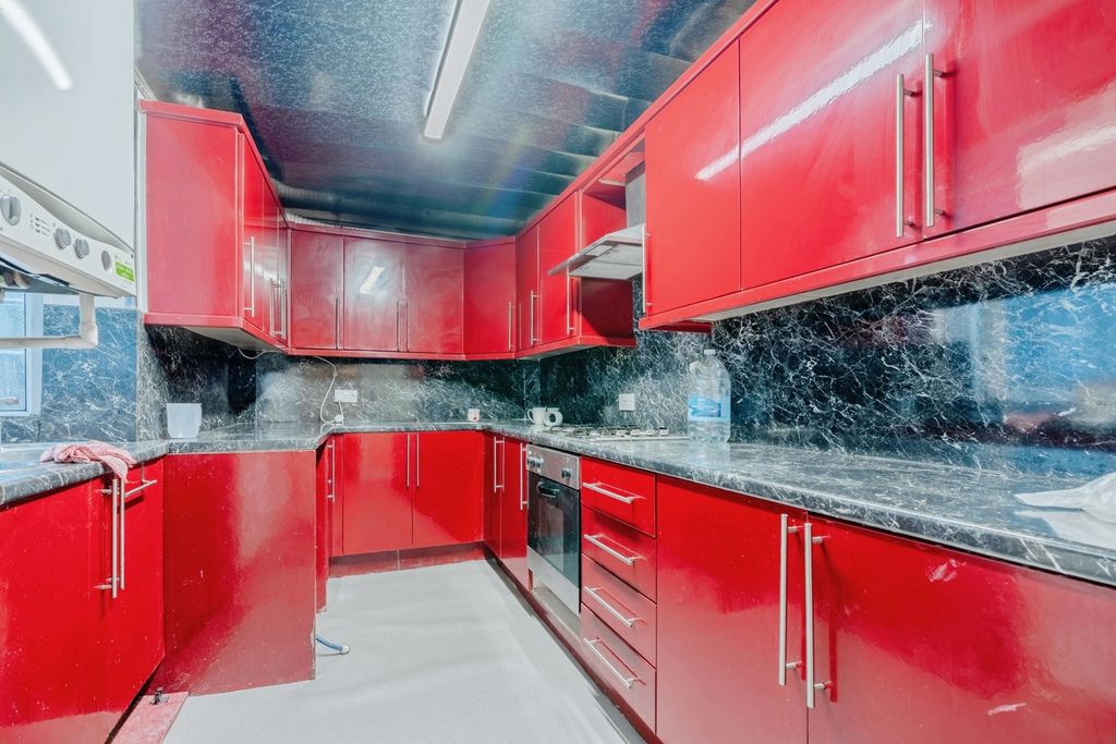 Property photo 2 of 11 Kitchen