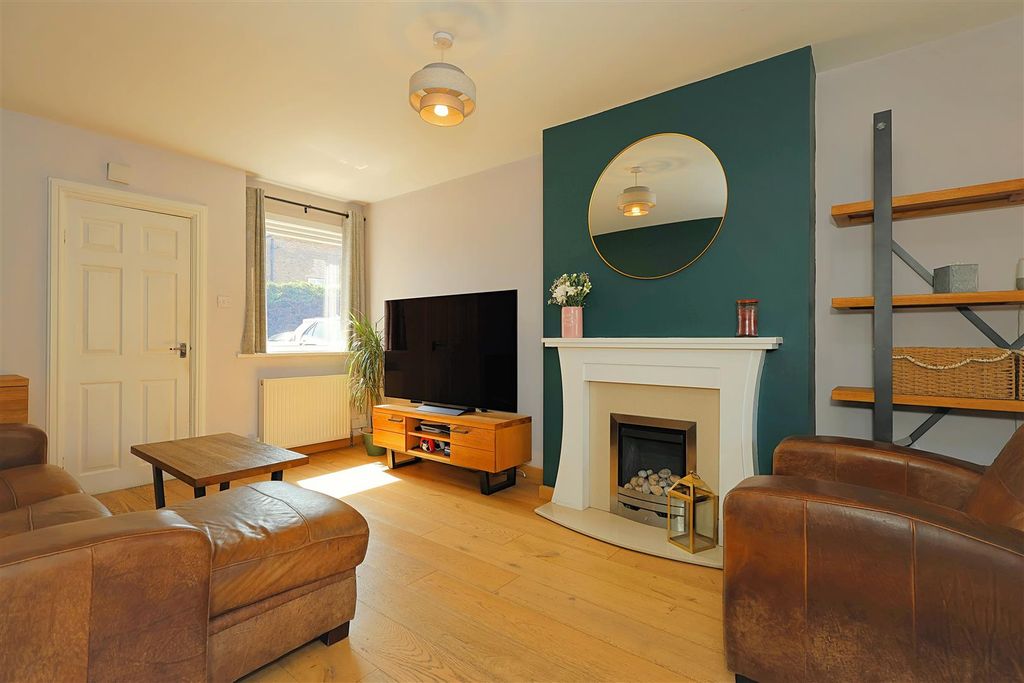 Property photo 2 of 22 Living Room
