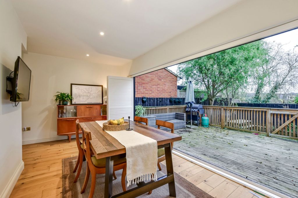 Property photo 3 of 31