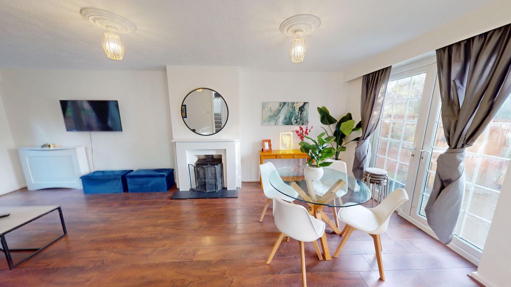 Property photo 3 of 23