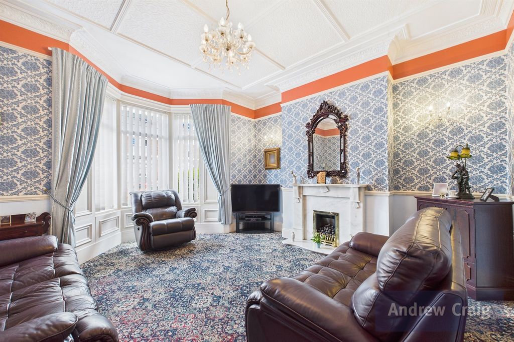 Property photo 2 of 10 Lounge