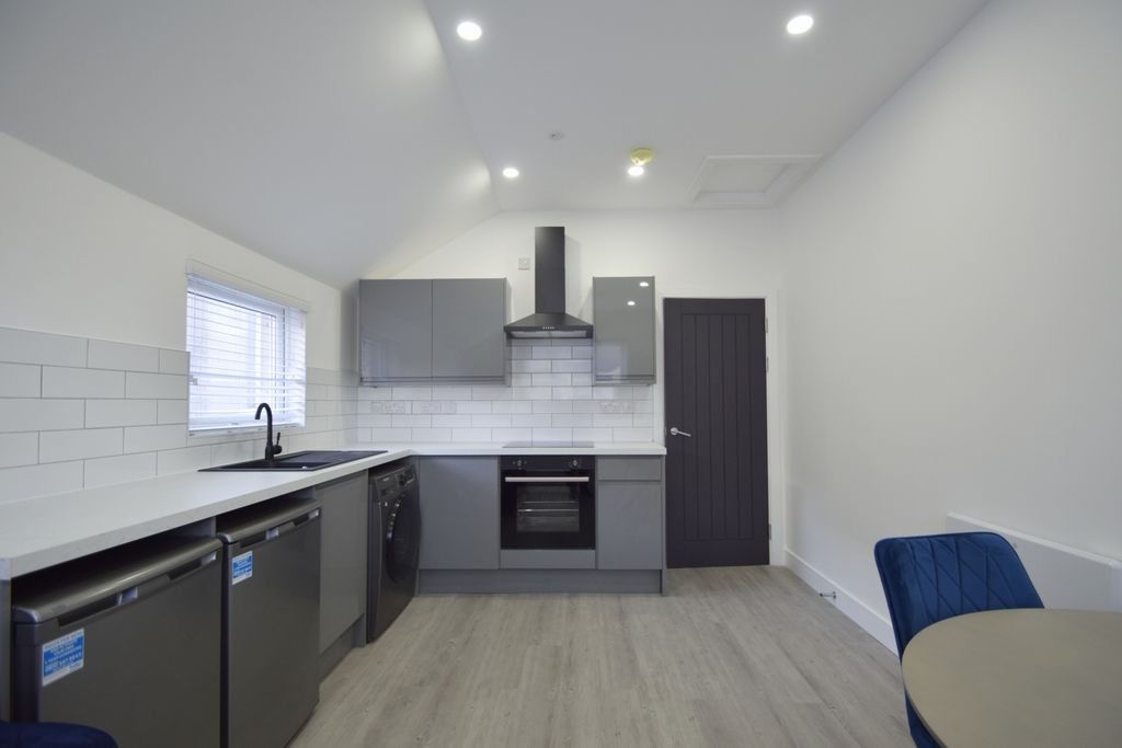 Property photo 3 of 8 Photo 3