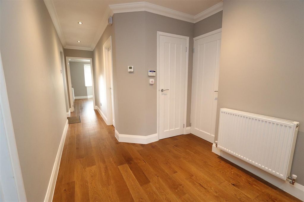 Property photo 3 of 12 Entrance Hall