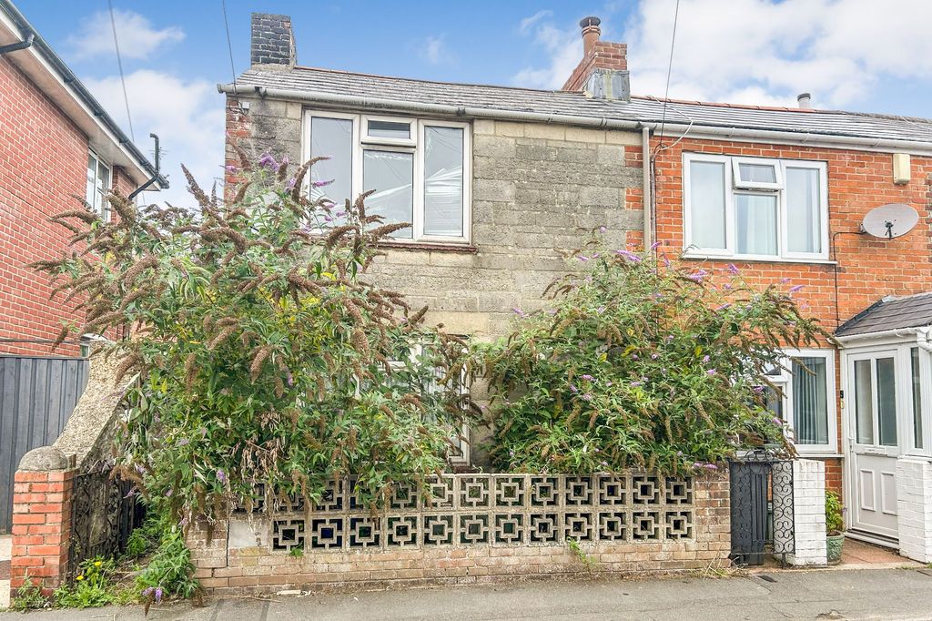 Property photo 2 of 6 13 Station Street, Ryde, Isle Of Wight  Po33 2Qh