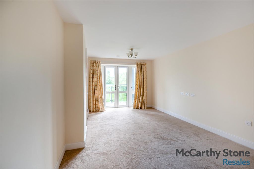 Property photo 3 of 26 8692034-Interior09.Jpg