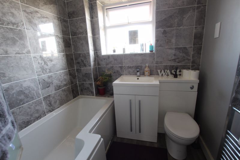 Property photo 3 of 11 Bathroom