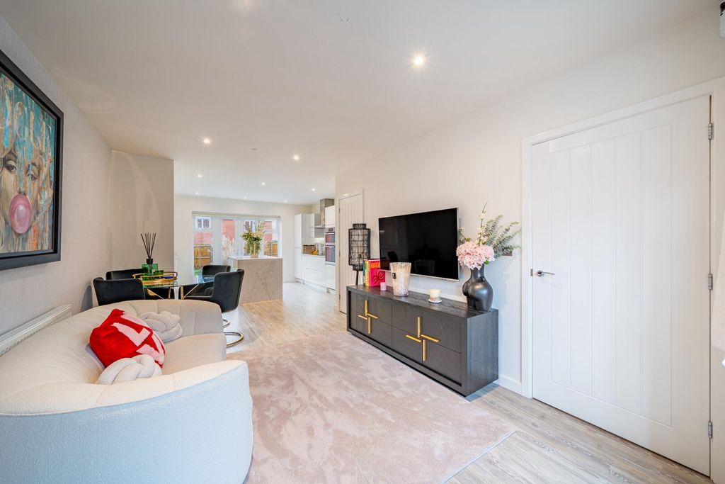 Property photo 2 of 17 Living Room