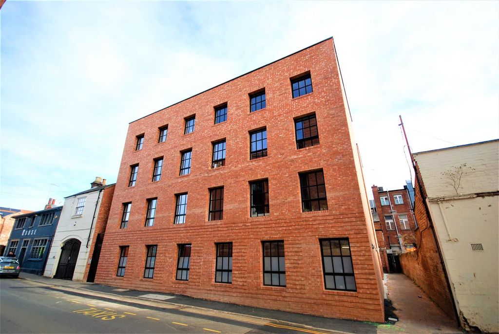 Property photo 1 of 12 79 Bedford St.Jpg