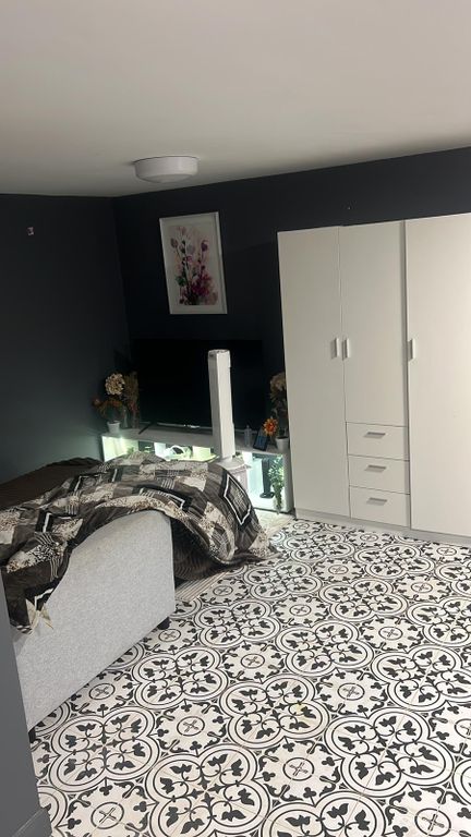 Property photo 1 of 4 Newly Built Studio Flat With Seperate Entrance- £1150 Inclusive Bills