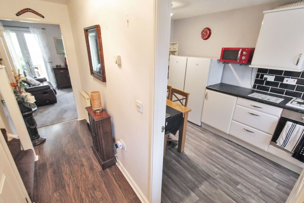 Property photo 3 of 28