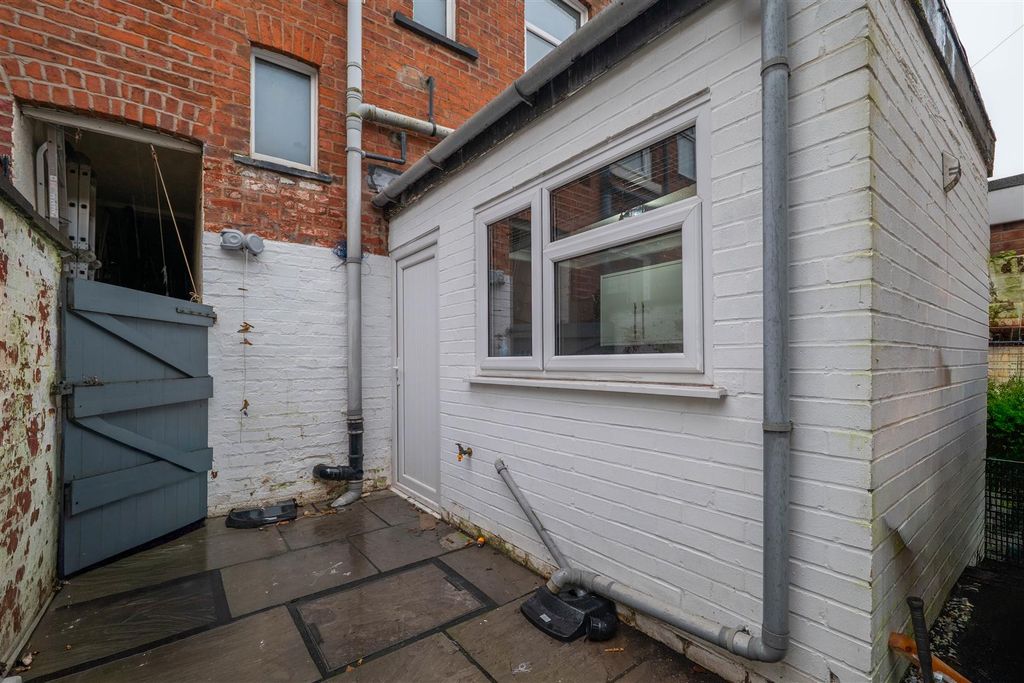 Property photo 2 of 15 Yard